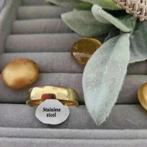Men stainless steel, smooth, Cambridge, gold ring 6 mm wide.